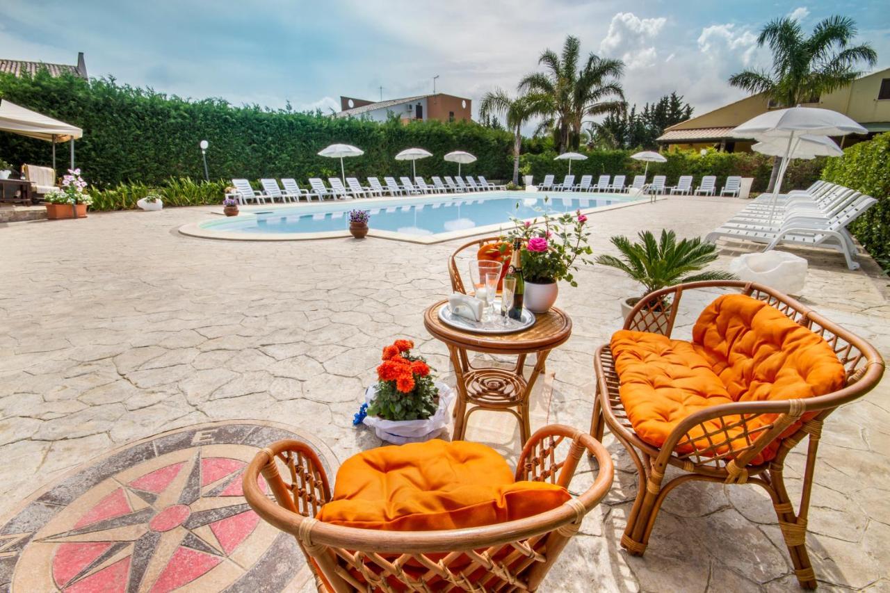 Casa Vacanza Paradise Vicino Cefalu Con Servizio Di Piscina A 3 Chilometri Apartment Campofelice Di Roccella Bagian luar foto