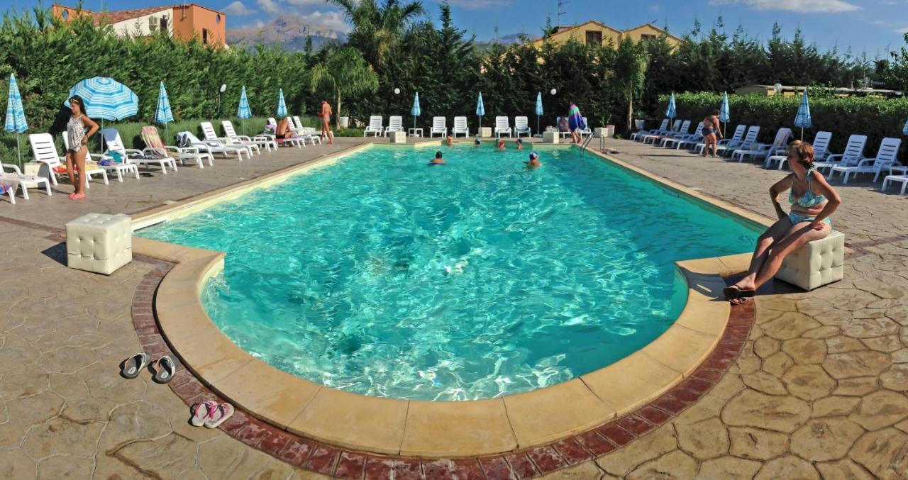 Casa Vacanza Paradise Vicino Cefalu Con Servizio Di Piscina A 3 Chilometri Apartment Campofelice Di Roccella Bagian luar foto