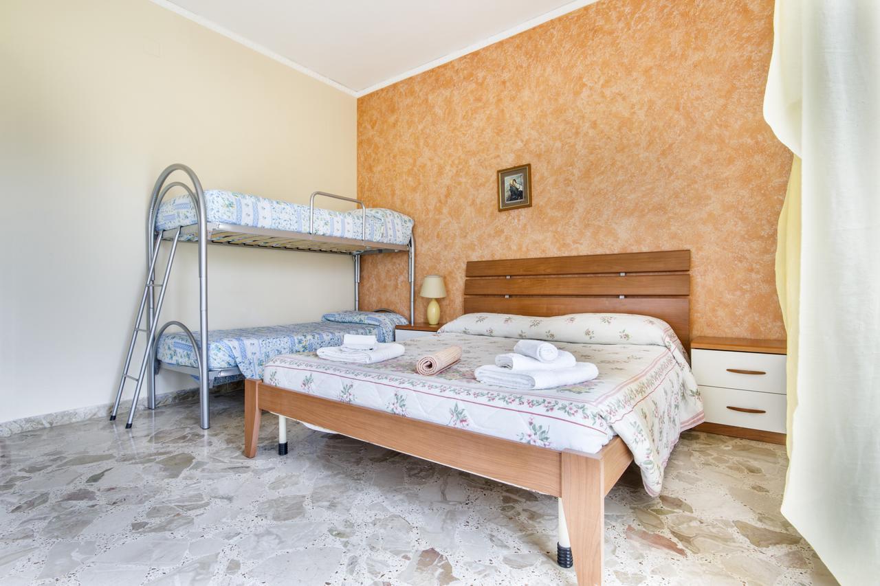 Casa Vacanza Paradise Vicino Cefalu Con Servizio Di Piscina A 3 Chilometri Apartment Campofelice Di Roccella Bagian luar foto